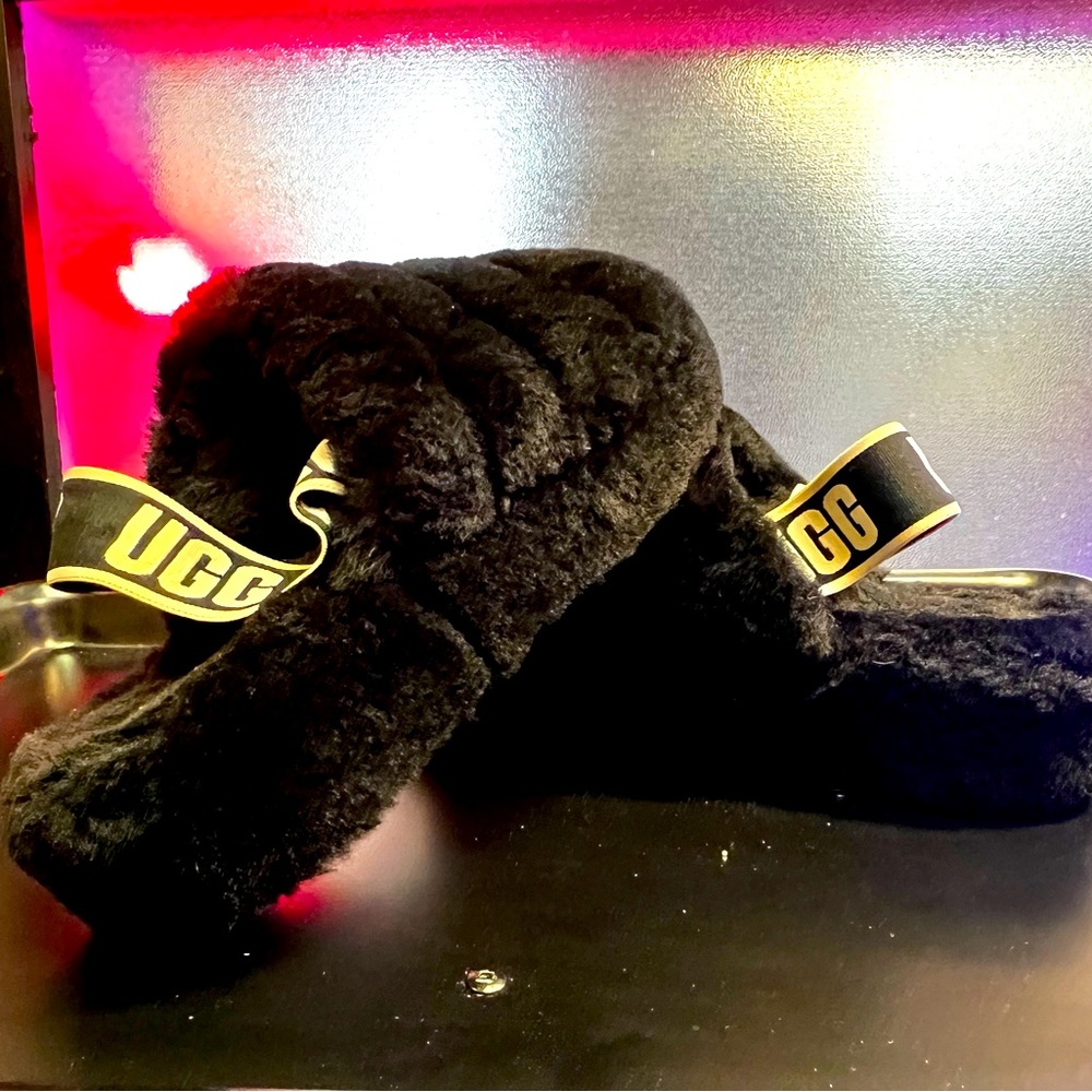 Like new UGG Fuzzy Slippers/Sandals